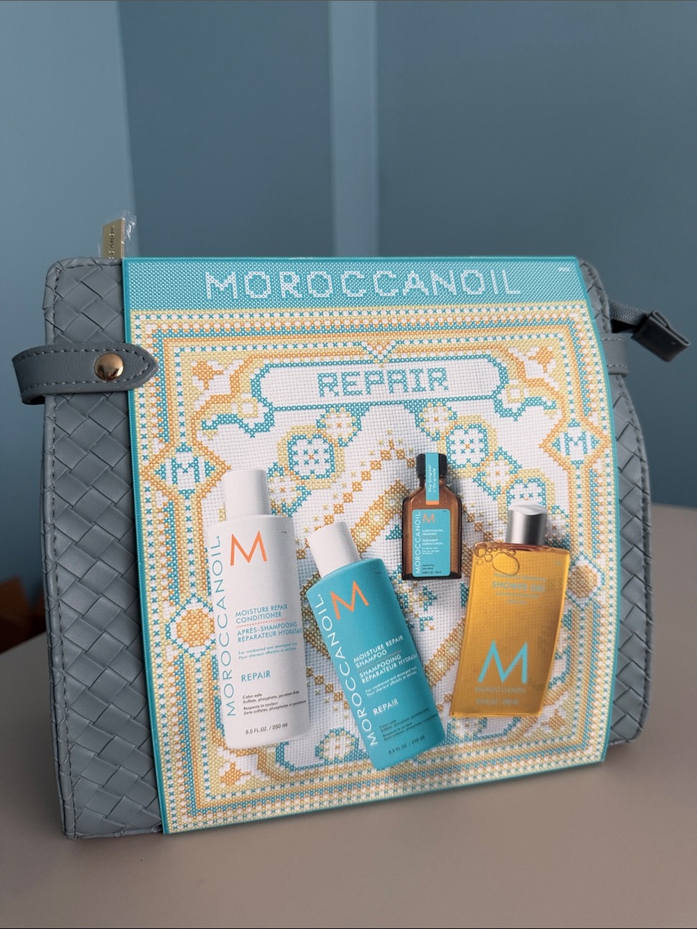 Moroccanoil hair Repair Set + cosmetics bag